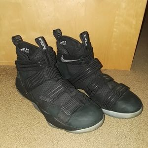 Nike LeBron Soldier 11